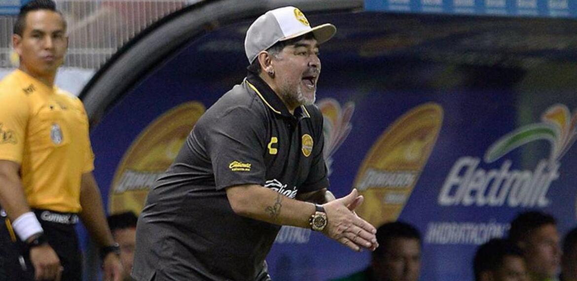 Imagen de Maradona acord&oacute; ser el nuevo DT de Gimnasia