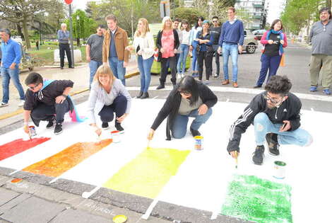 Imagen de Se repinto la senda de la diversidad en el concejo