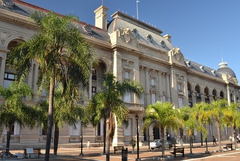 Imagen de Empleados provinciales tendrán receso todo Enero