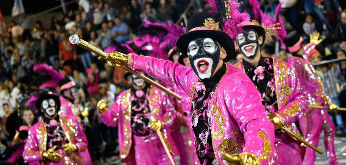 Imagen de Uruguay vive el carnaval m&aacute;s largo del mundo