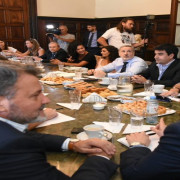 Imagen de El ministro de seguridad Sa&iacute;n se reuni&oacute; con concejales