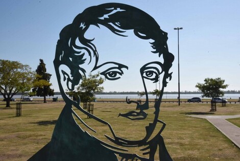 Escultura Manuel Belgrano - Subsecretaría de Comunicación Social (Franco Trovato) Escultura Manuel Belgrano - Subsecretaría de Comunicación Social (Franco Trovato)