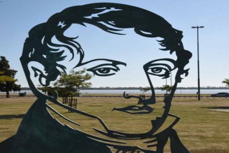 Escultura Manuel Belgrano - Subsecretar&iacute;a de Comunicaci&oacute;n Social (Franco Trovato)