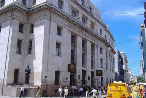 Imagen de Los bancos en Rosario abrirán de 8:15 a 13:15 hs