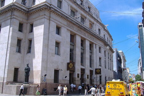 Imagen de Los bancos en Rosario abrir&aacute;n de 8:15 a 13:15 hs