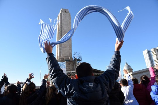 Imagen de Promesa a la Bandera: una tradición histórica en Rosario Imagen de Promesa a la Bandera: una tradición histórica en Rosario
