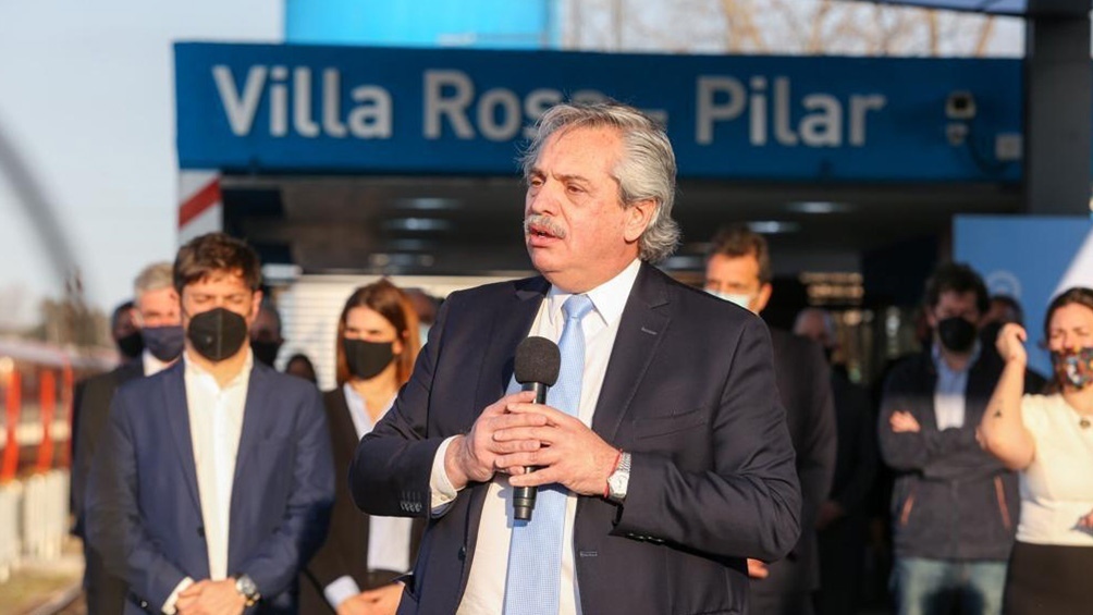 El Presidente participó del acto realizado en la estación de la localidad de Villa Rosa.