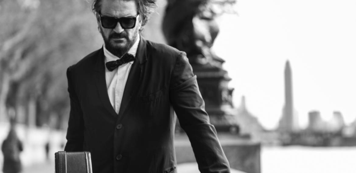 Imagen de Ricardo Arjona más rockero presenta  MORIR POR VIVIR