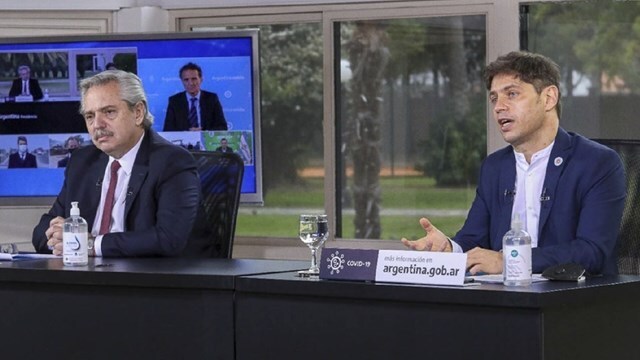 Imagen de Alberto a los policías: "Depongan esa actitud"