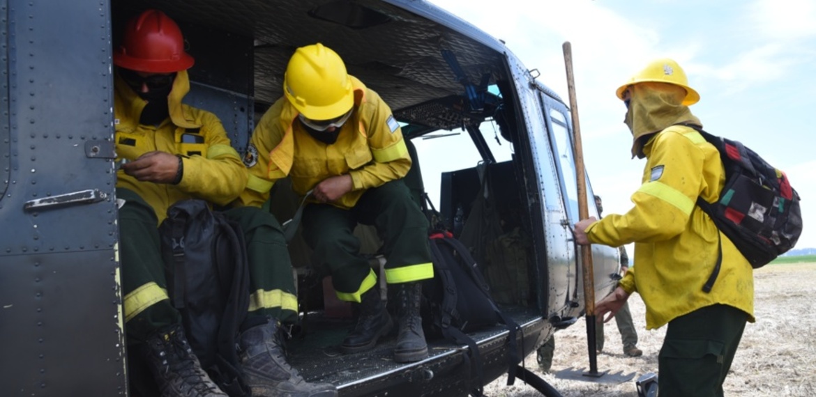 Imagen de Brigadistas resguardan viviendas y contienen focos