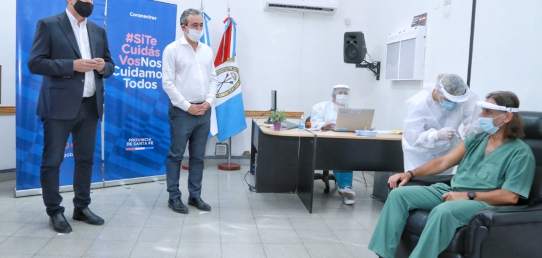 Imagen de Perotti en el lanzamiento de la vacuna contra el Covid-19