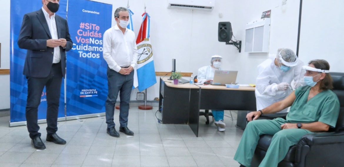 Imagen de Perotti en el lanzamiento de la vacuna contra el Covid-19