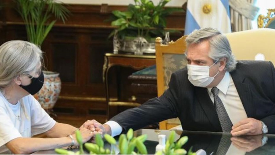 Imagen de Alberto Fern&aacute;ndez firma acta compromiso contra la violencia de g&eacute;nero