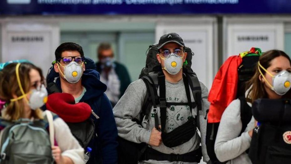 Imagen de El gobierno emitirá un DNU para desalentar los viajes al exterior