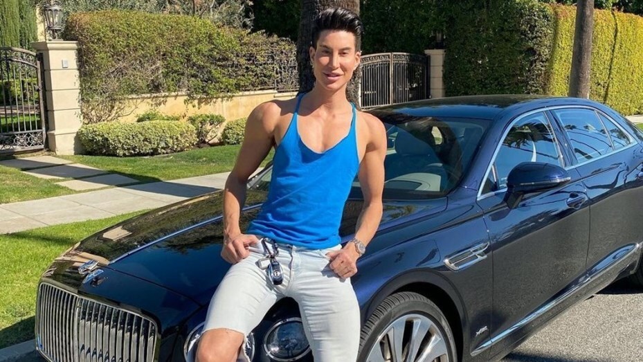 Imagen de El "Ken humano" llegó a 1.000 cirugias