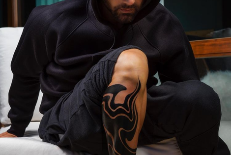 Imagen de Ricky Martin y su impactante tatuaje en la pierna