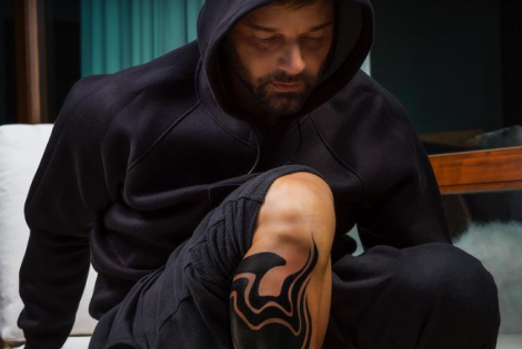 Imagen de Ricky Martin y su impactante tatuaje en la pierna