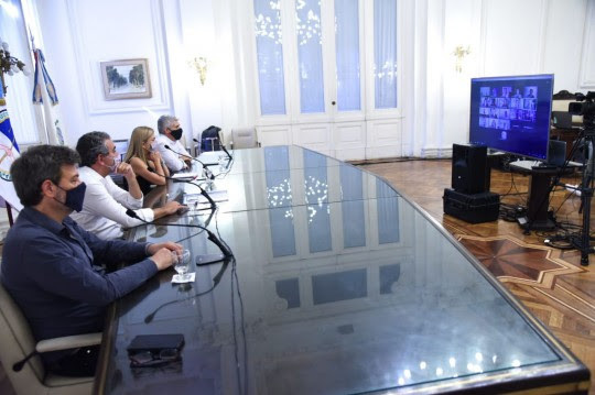Imagen de Se present&oacute; la red &laquo;Rosarinos por el mundo&raquo;