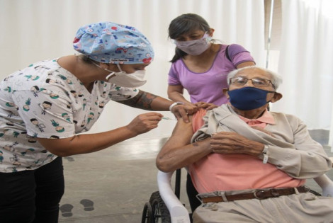 Vacunaci&oacute;n Covid: Desde el lunes 7 de junio se suman los centros de salud del Municipio - Sec. de Modernizaci&oacute;n y Cercan&iacute;a (Mariana Terrile - archivo)