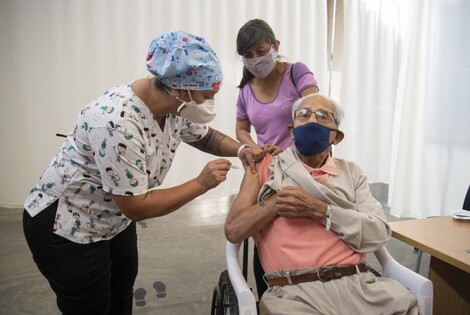 Vacunaci&oacute;n Covid: Desde el lunes 7 de junio se suman los centros de salud del Municipio - Sec. de Modernizaci&oacute;n y Cercan&iacute;a (Mariana Terrile - archivo)