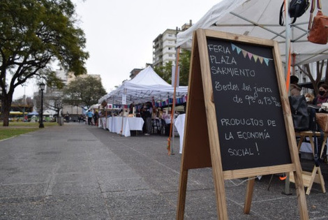 Imagen de Las ferias Arriba Rosario se suman en plaza Sarmiento