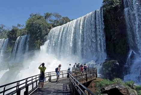 Imagen de Bajan los contagios y se reactiva el turismo en las provincias