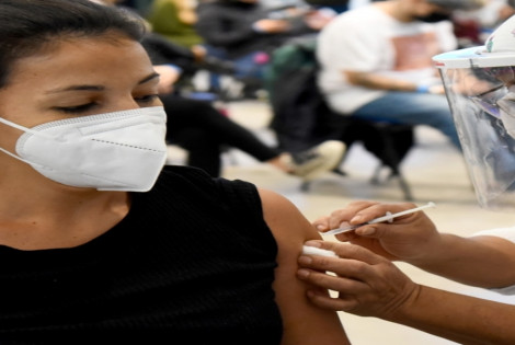 Imagen de Se libera la vacuna de terceras dosis a mayores de 40 a&ntilde;os