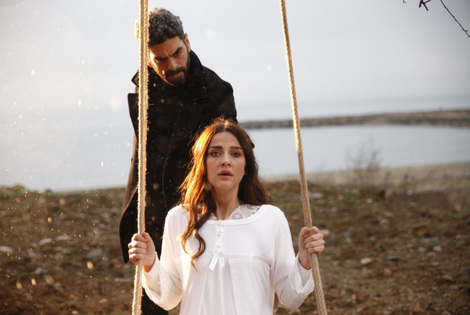 Imagen de “FUGITIVA”, DESDE EL LUNES POR TELEFE Imagen de “FUGITIVA”, DESDE EL LUNES POR TELEFE