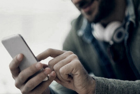 Imagen de Una de cada dos transferencias se realiza a trav&eacute;s de celulares