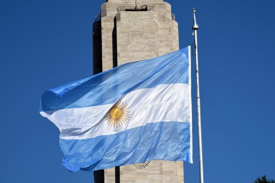 Imagen de El Día de la Bandera con una fiesta popular