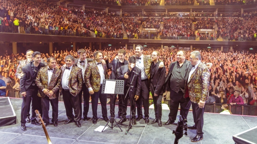 Imagen de Los Palmeras en el Movistar Arena celebrando "La Ruta del Oro"