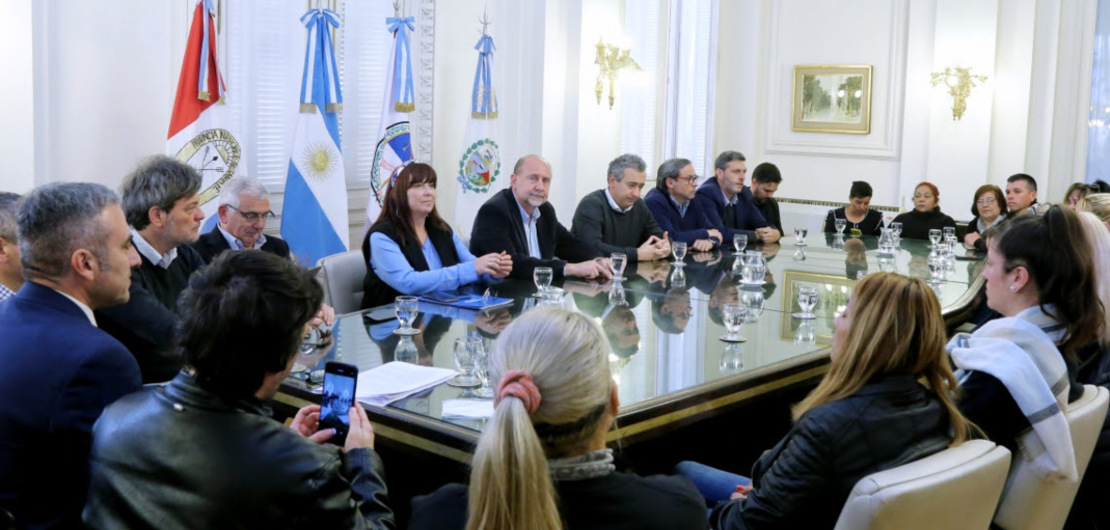 Imagen de Reunion con familiares de víctimas de la violencia Imagen de Reunion con familiares de víctimas de la violencia