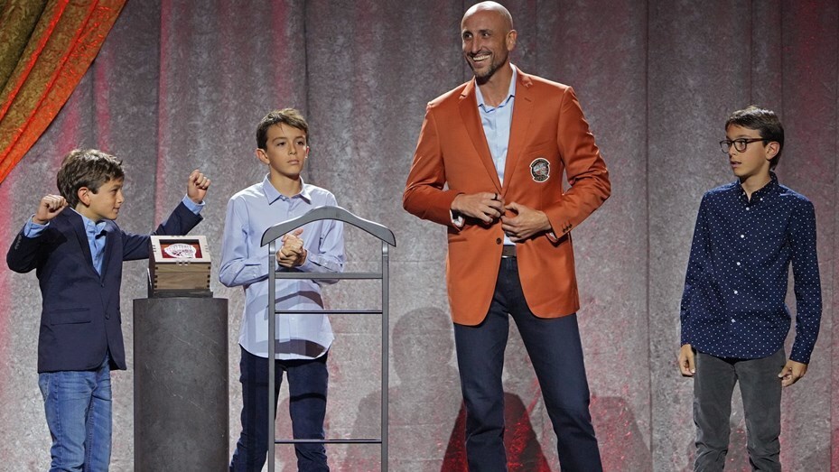 Imagen de Manu Gin&oacute;bili ingres&oacute; al Sal&oacute;n de la Fama del b&aacute;squetbol