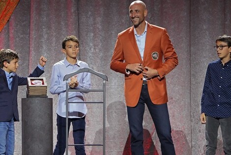 Imagen de Manu Gin&oacute;bili ingres&oacute; al Sal&oacute;n de la Fama del b&aacute;squetbol