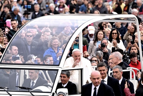 Para el Papa, �la verdadera paz, que es fruto del di&aacute;logo, no se obtiene con las armas". Foto: AFP.