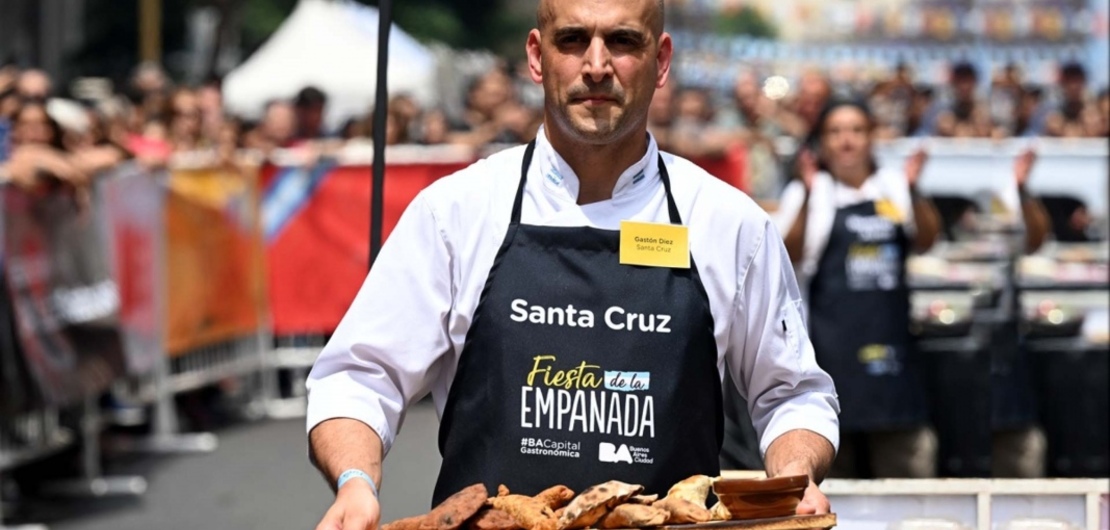 Fiesta de la Empanada en el cetnro porteño. /foto Pepe Mateos