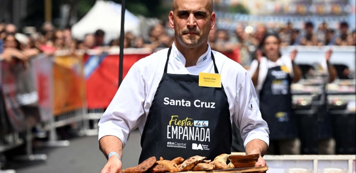 Fiesta de la Empanada en el cetnro porteño. /foto Pepe Mateos