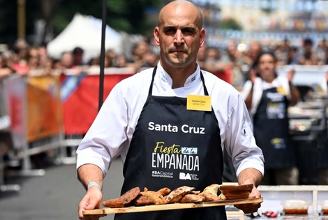 Fiesta de la Empanada en el cetnro porteño. /foto Pepe Mateos