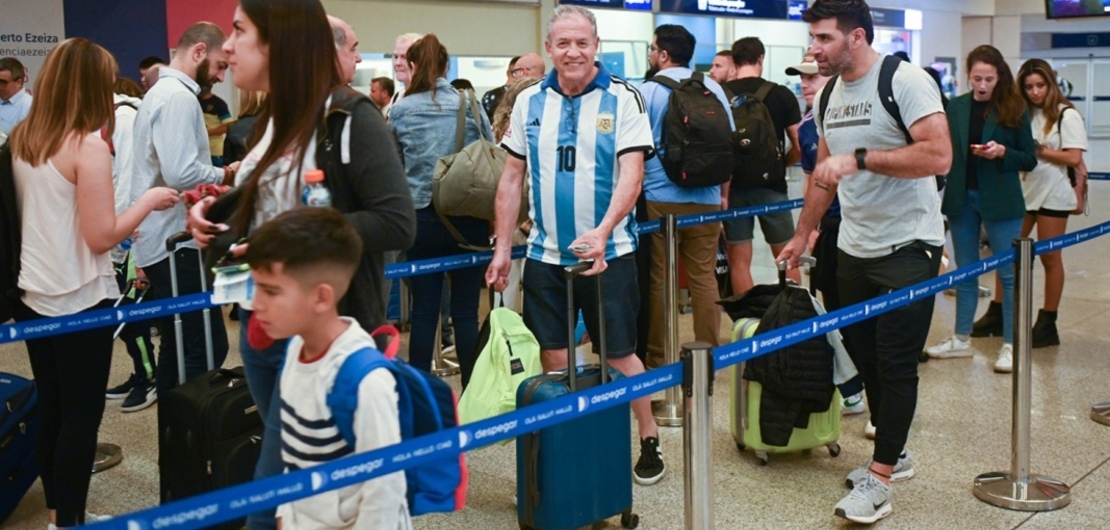 Imagen de Hinchas argentinos rumbo a Qatar para semifinales