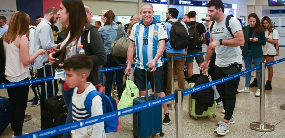 Imagen de Hinchas argentinos rumbo a Qatar para semifinales