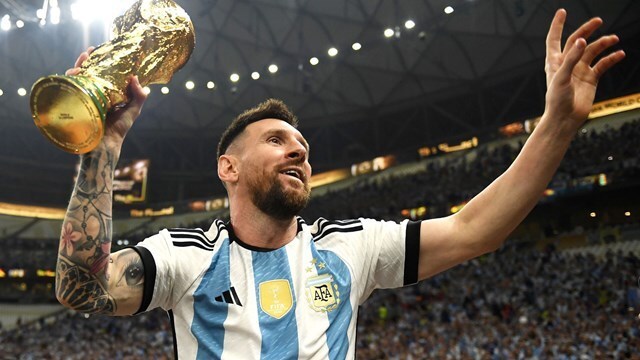 Imagen de Messi con la copa: "Se hizo desear, mirá lo que es, es hermosa"