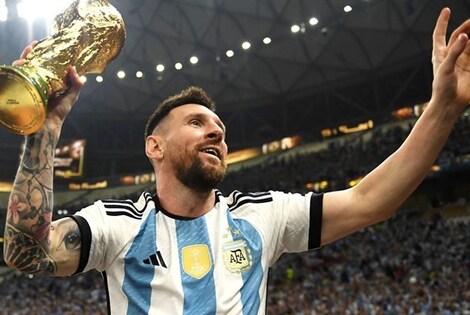 Imagen de Messi con la copa: "Se hizo desear, mirá lo que es, es hermosa"
