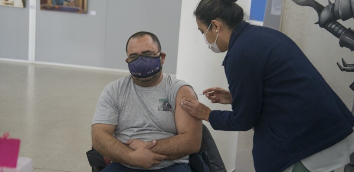 vacunacion covid de 18 a 50 años - Sec. de Salud Pública (Guillermo Fernández)