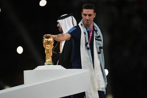 Scaloni gan&oacute; el premio a mejor DT del mundo. Foto: Fernando Gens TELAM SE 2022. Queda expresamente prohibida la utilizaci&oacute;n de este contenido sin citar la autor&iacute;a de TELAM, la omisi&oacute;n de este requisito es violatorio del R&eacute;gimen Legal de la Propiedad Intel