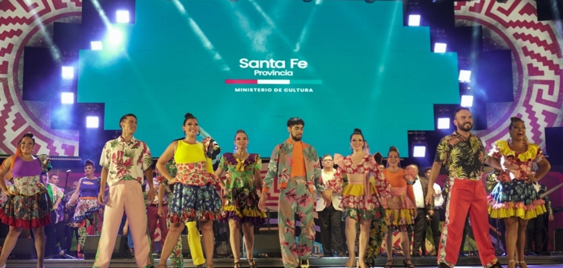 Imagen de SANTA FE DESLUMBR&Oacute; AL P&Uacute;BLICO DE COSQU&Iacute;N