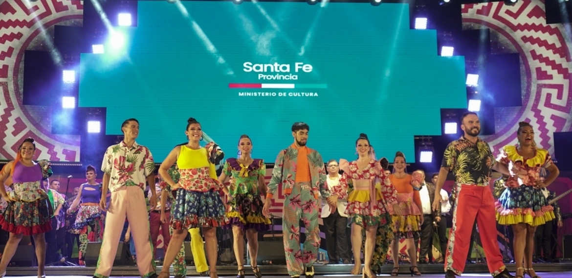Imagen de SANTA FE DESLUMBR&Oacute; AL P&Uacute;BLICO DE COSQU&Iacute;N