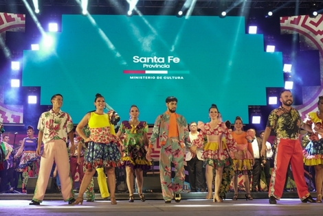 Imagen de SANTA FE DESLUMBR&Oacute; AL P&Uacute;BLICO DE COSQU&Iacute;N