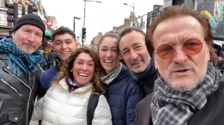 Imagen de turistas rosarinos se encontraron con Bono, líder de U2