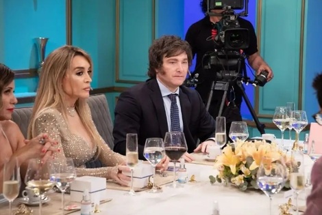 Imagen de El candidato Javier Milei y Fátima Florez, están de novios