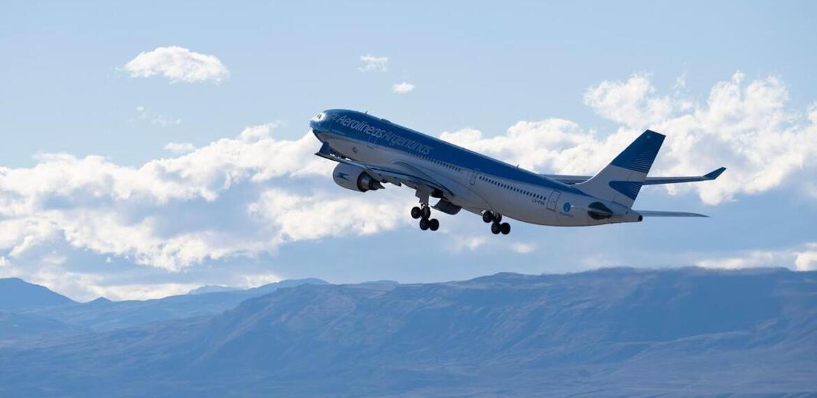 Imagen de Aerolíneas realizó su primer vuelo con combustible sostenible Imagen de Aerolíneas realizó su primer vuelo con combustible sostenible
